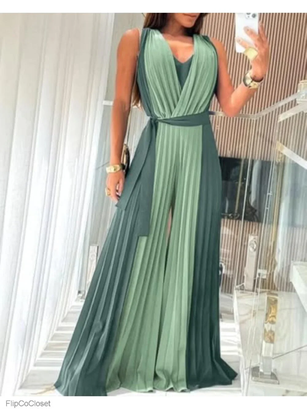 Sleeveless Color-Blocked Pleated Jumpsuit with Belt